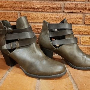 Report Angelina Brown/Gray Strappy Buckle Ankle Booties. Size 10